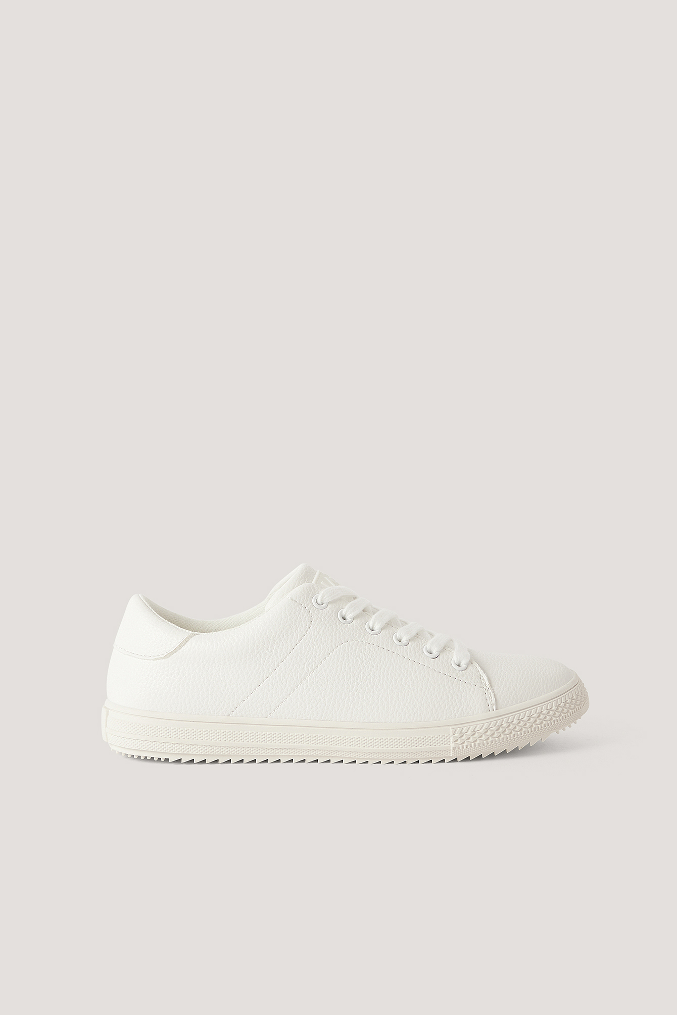 white tennis trainers