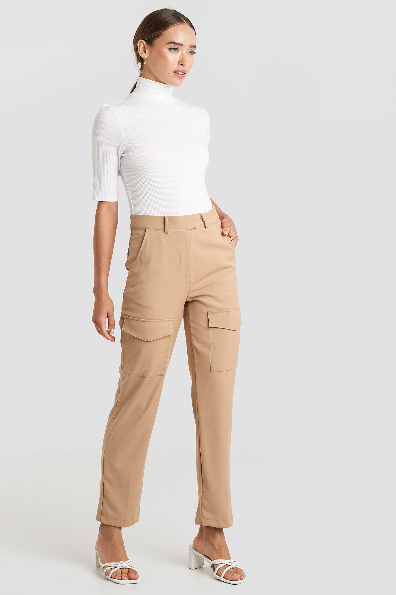 straight pocket trousers