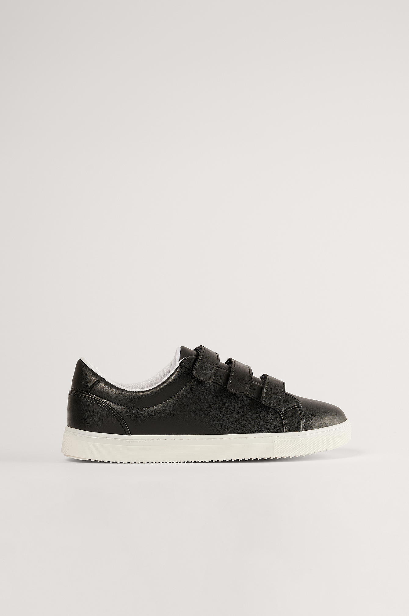 nike black velcro trainers